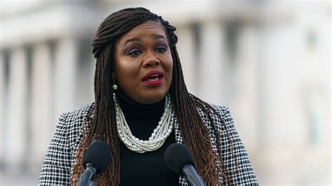 Cori Bush pushes for legislation to help long-distance abortion seekers